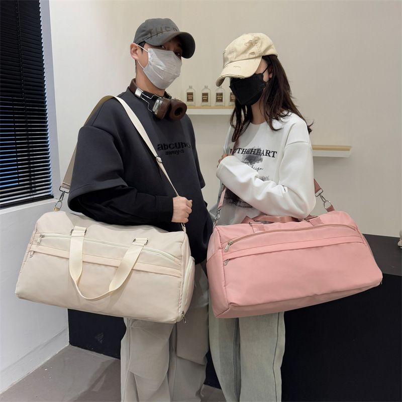 A large-capacity dry-wet separation travel bag, a new Korean-style fashionable fitness bag, and a lightweight outdoor photography storage bag for men and women full figure