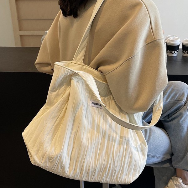 A new 2024 Korean-style large-capacity cloth bag for women, a versatile and fashionable lightweight shoulder bag, and a casual and versatile underarm bag Specification drawing