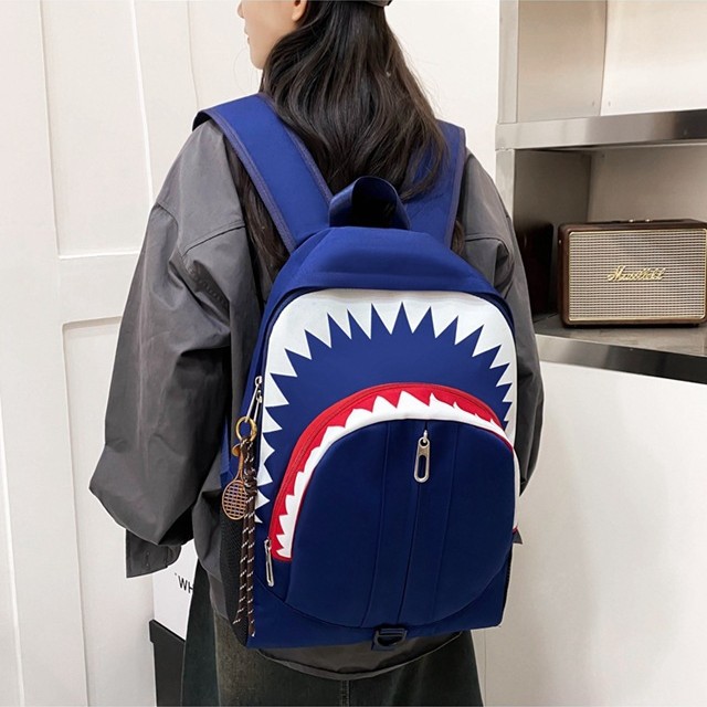 A new campus trend shark backpack for men, a large-capacity, personalized and creative backpack for junior and senior high school students details Picture