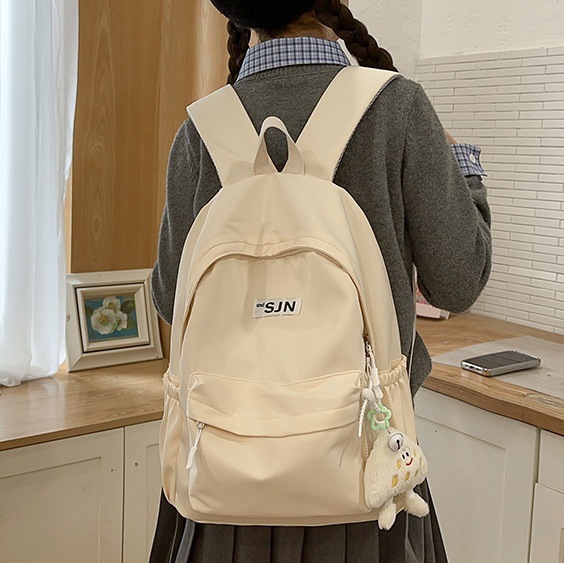 A simple and versatile solid-color backpack for female college students, a fresh and lightweight wide-shoulder backpack for junior and senior high school students full figure
