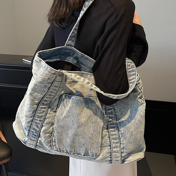The new streetwear denim tote bag for women is fashionable, simple, elegant and versatile. It's a retro commuting handbag details Picture
