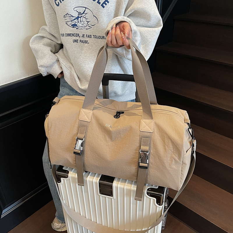 New large-capacity travel backpack, women's lightweight dry and wet separation fitness bag, independent shoe compartment, hand-held crossbody luggage bag Application Scenario