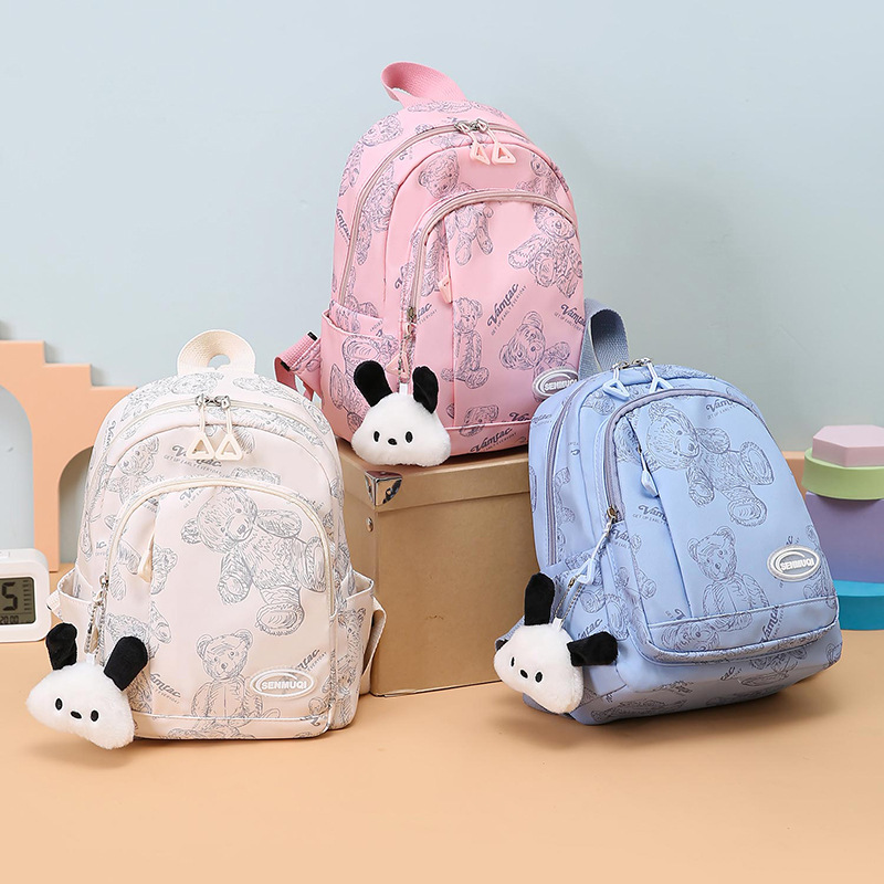 Children's backpacks, cute cartoon bear small schoolbags for girls, backpacks for small, middle and large classes of kindergarten and primary school students Application Scenario