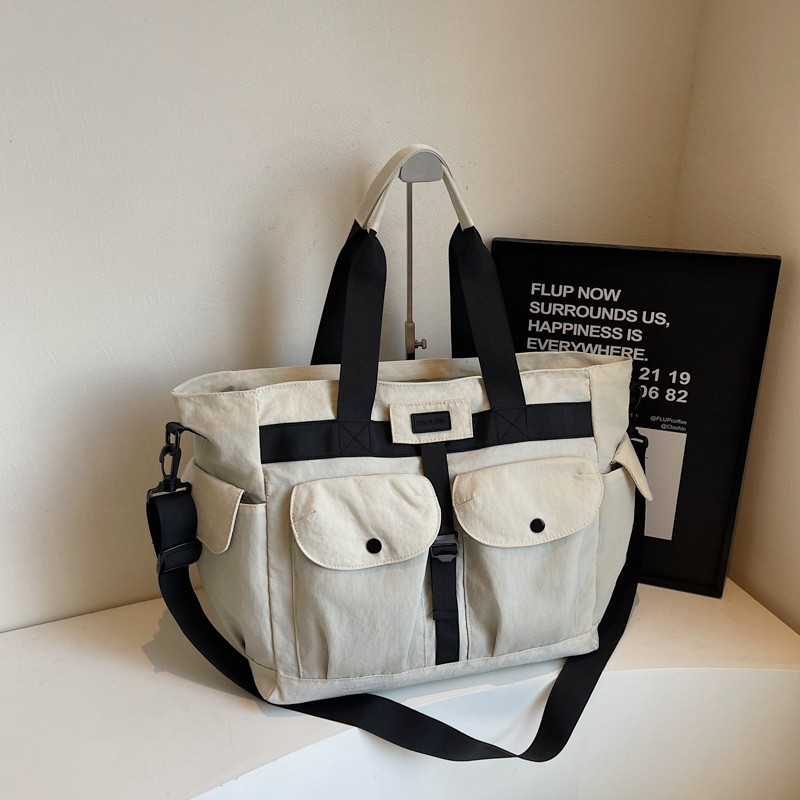 A new Korean version large-capacity travel bag, a simple fitness yoga bag for women, a multi-pocket casual and lightweight boarding crossbody bag full figure
