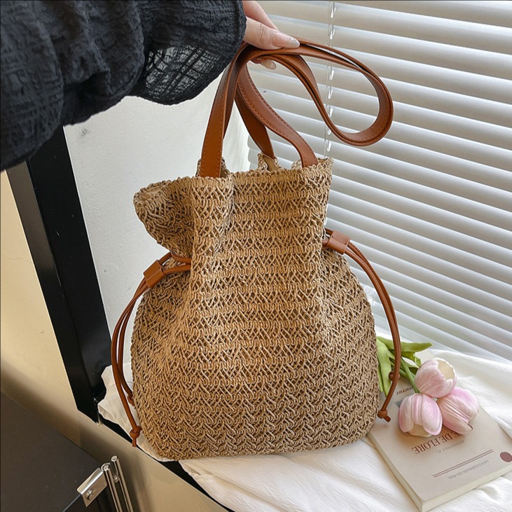 Large-capacity woven bucket bag for women, 2025 new style light luxury versatile single-shoulder bag, fashionable beach vacation bag full figure