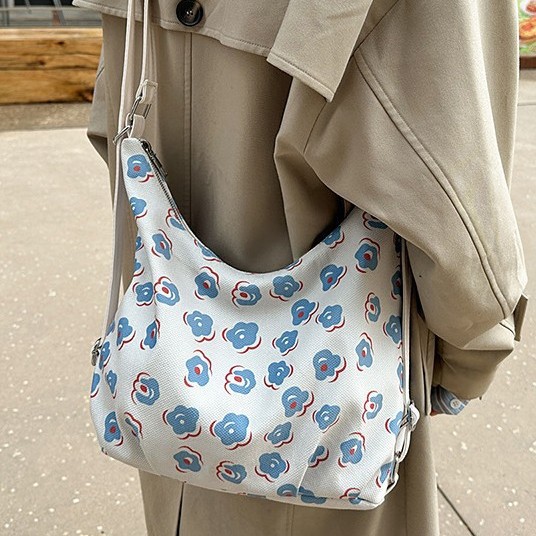 A large-capacity commuter quality bag for women 2025, a trendy spring and summer niche underarm bag, a large-capacity tote commuter bag Specification drawing