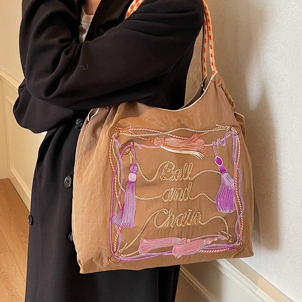 2024 New casual, versatile, fashionable embroidered eco-friendly bag, shopping bag, large-capacity nylon lightweight hand-held shoulder bag Application Scenario