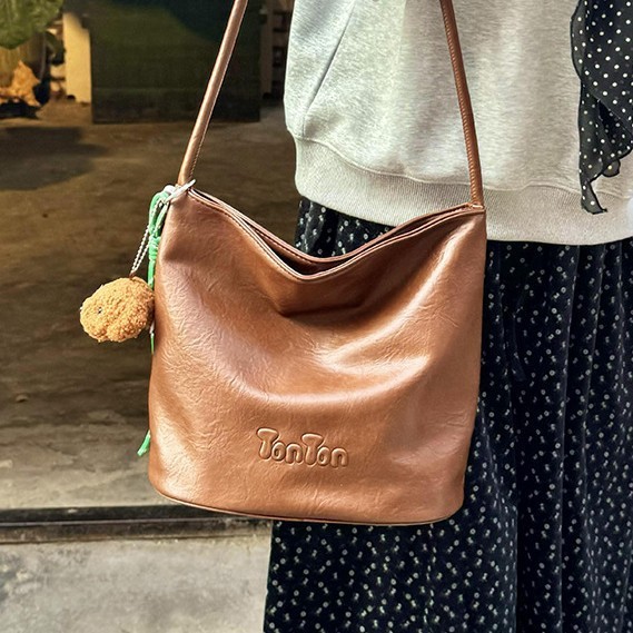 A versatile autumn and winter retro large-capacity new tote bag, a Korean ins style large-capacity single-shoulder bag, and a fashionable bucket bag Item Picture