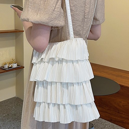 New Korean princess-style pleated skirt bag for women, sweet and fashionable tote bag, trendy single-shoulder bag Application Scenario