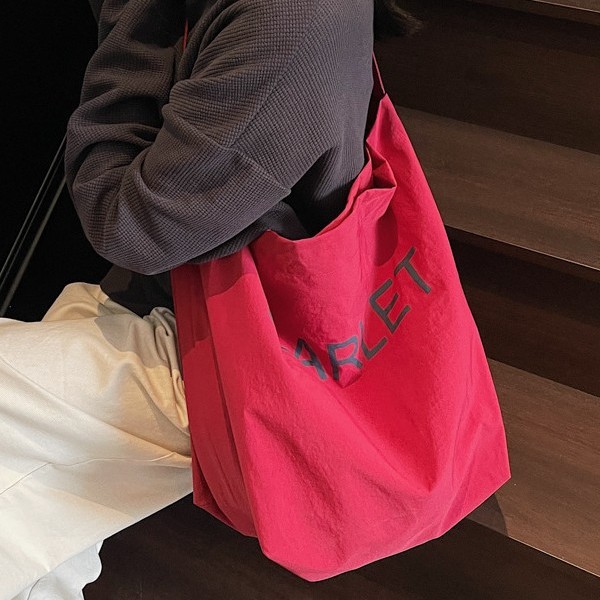 A new large-capacity Korean spring and summer designer's simple printed letter fabric bag, a versatile and niche single-shoulder bag for women on Instagram full figure