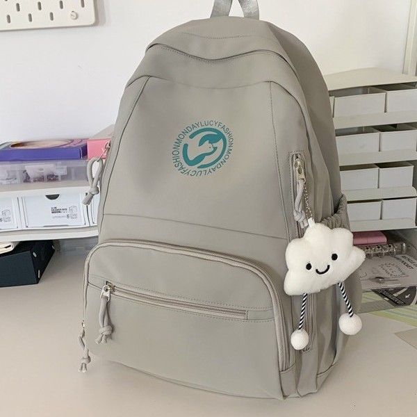 A new large-capacity, simple backpack for junior and senior high school students, a Korean-style, fresh, simple and versatile backpack Application Scenario