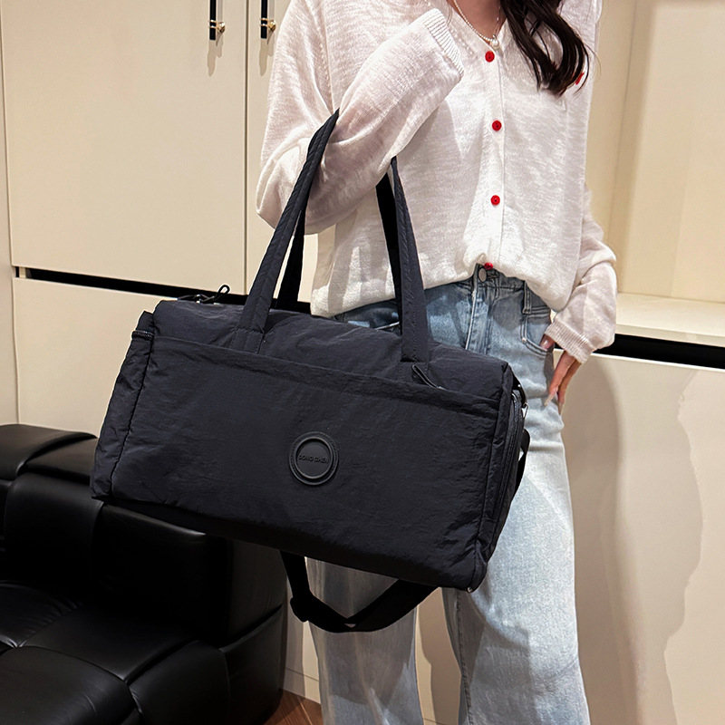 A large-capacity, lightweight and breathable fitness bag for women, a new type of cross-border hand-held travel bag with a handle and a short-distance storage bag for going out Specification drawing