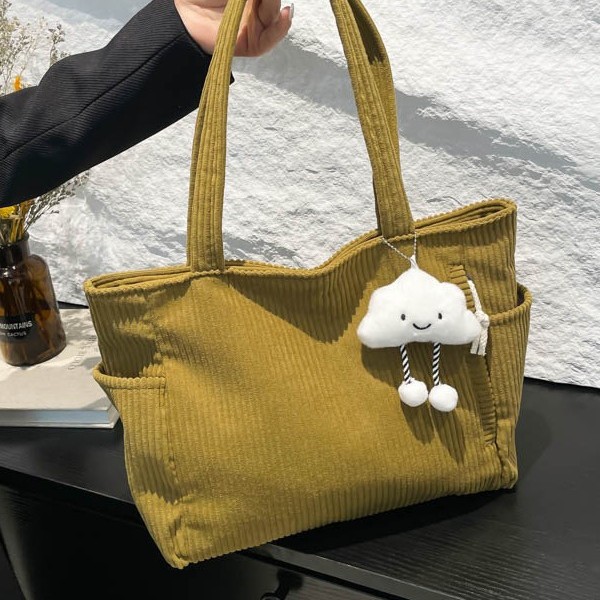 This year, the 2024 autumn and winter new retro and niche design single-shoulder bag with large capacity is in fashion. It's a big bag for students to take classes details Picture