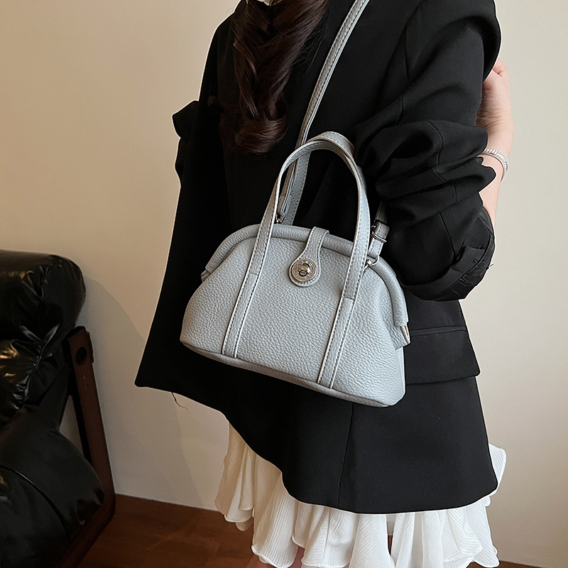 A new, trendy and fashionable single-shoulder crossbody bag for women in 2025, featuring a high-end, light luxury and niche hand-held shell bag details Picture