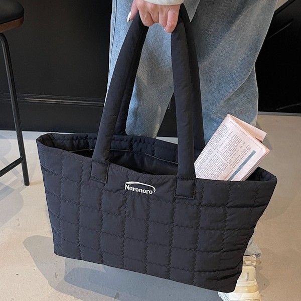 A new Korean-style large-capacity women's 2024 cotton-padded jacket bag, casual, fashionable and versatile single-shoulder bag, stylish, simple and solid color details Picture