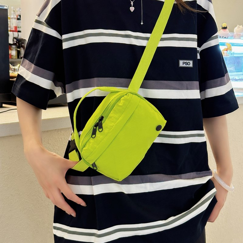 The new cross-border multi-functional single-shoulder crossbody bag and sporty nylon waist bag are lightweight and casual full figure