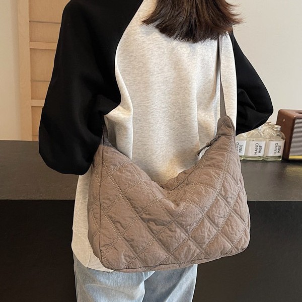 New Korean style women's single-shoulder bag for winter 2024, embroidered thread diamond-shaped dumpling bag, casual crescent moon bag details Picture