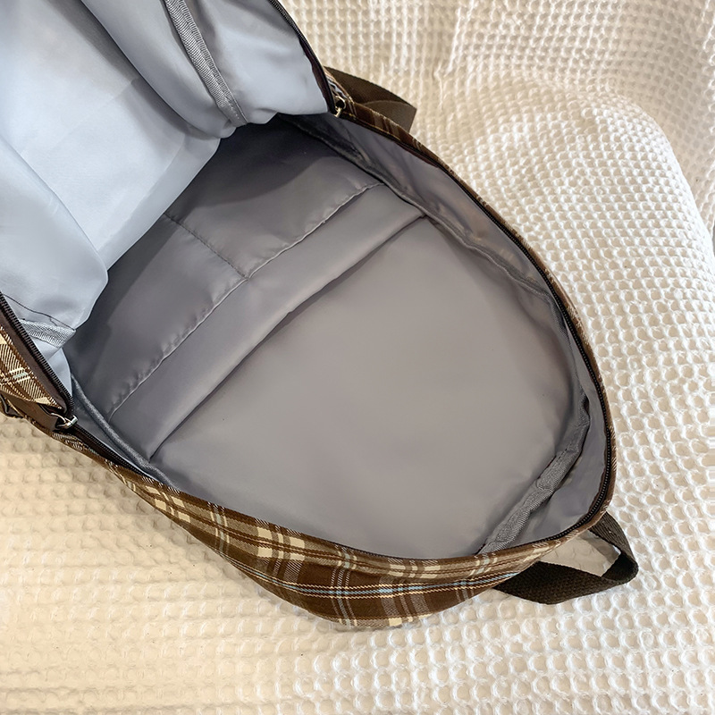 Korean-style checkered backpack for female college students, a niche design backpack with high appearance standards, cute and versatile, fashionable girls' backpacks Application Scenario