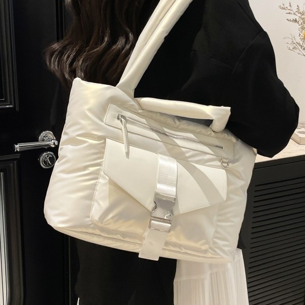 2025 New cotton-padded jacket bag, women's simple checkered space cotton handbag, niche, lightweight and casual single-shoulder crossbody bag Application Scenario