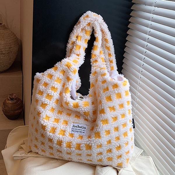 ins' niche cream-themed square grid thickened plush single-shoulder bag, large-capacity portable tote shopping bag, laid-back style Application Scenario