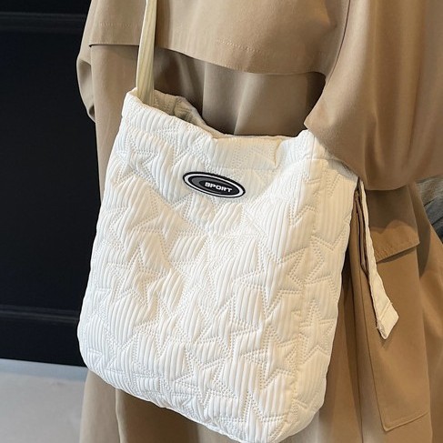 A niche cotton-padded bag with a relaxed feel, a large-capacity, lightweight nylon bag for autumn and winter, a commuting bag for work, and a single-shoulder crossbody bag details Picture
