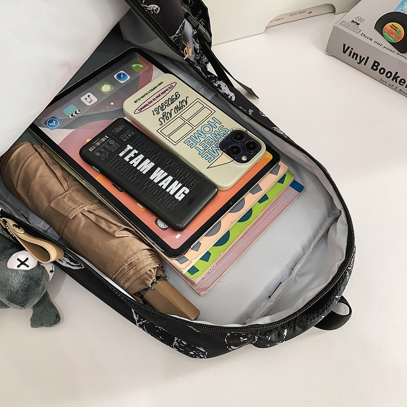 Men's Japanese-style versatile large-capacity casual travel bag, women's fashionable and cool schoolbag, college student couple schoolbag Application Scenario