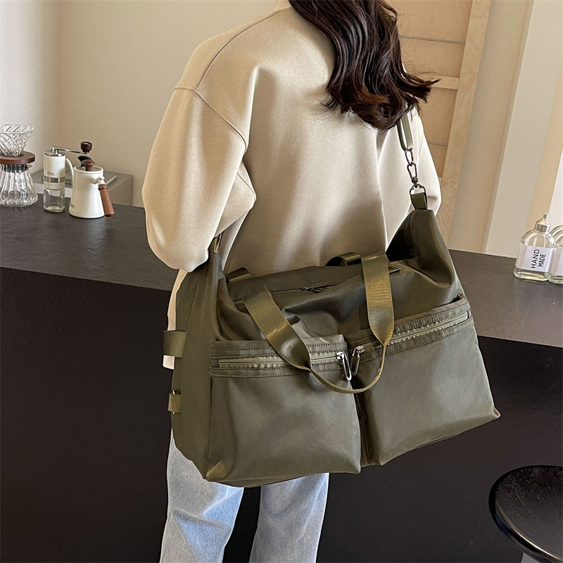 Cross-border wholesale travel bags for both men and women, sports, swimming and fitness bags, large-capacity carry-on luggage bags for going out Application Scenario