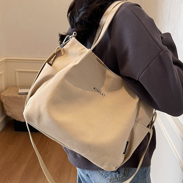 A versatile and large-capacity new single-shoulder bag for women, a fashionable spring and summer bag, a casual school and commuting bag for women, and a hand-held tote bag full figure