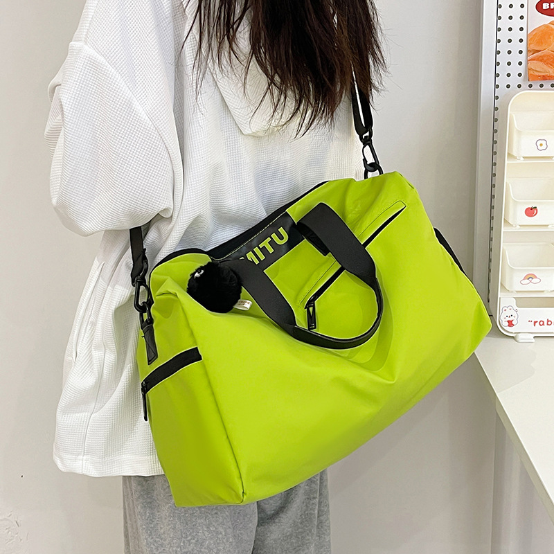 Fashionable, simple and large-capacity travel handbag, dry-wet separated swimming and fitness bag, trendy and lightweight carry-on luggage bag full figure