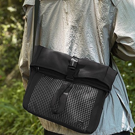 Casual and fashionable outdoor crossbody bag, couple travel bag, simple and eye-catching, versatile, large-capacity single-shoulder bag for both men and women details Picture