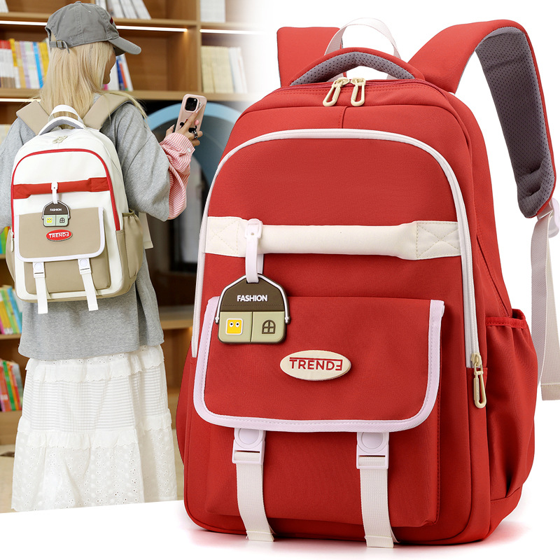 A large-capacity, lightweight backpack for girls in junior high school, a cute color-blocking backpack for primary school students from grades three to six full figure