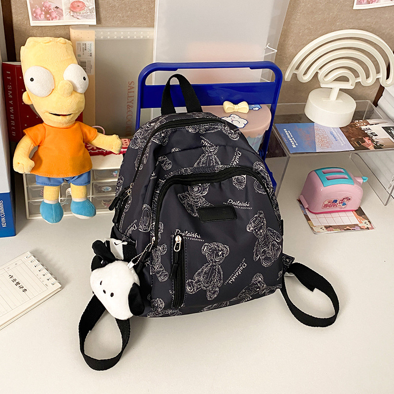 Japanese-style InS-style casual small backpack, lightweight schoolbag, high school, junior high school, college student backpack, lightweight primary school student Application Scenario