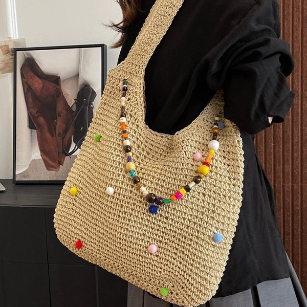 Laid-back seaside commuter single-shoulder tote bag, vacation woven bag, women's summer colorful dot cutout underarm bag, large capacity Application Scenario