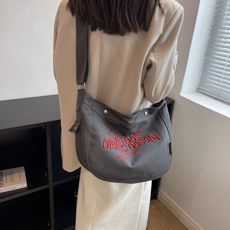 New Korean version canvas bag for women, large-capacity single-shoulder crossbody bag, college student class bag, letter-embroidered tote bag details Picture