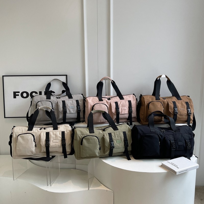 Customized hand-held travel bags for short business trips, lightweight luggage bags, large-capacity single-shoulder crossbody fitness bags with logo printing Application Scenario
