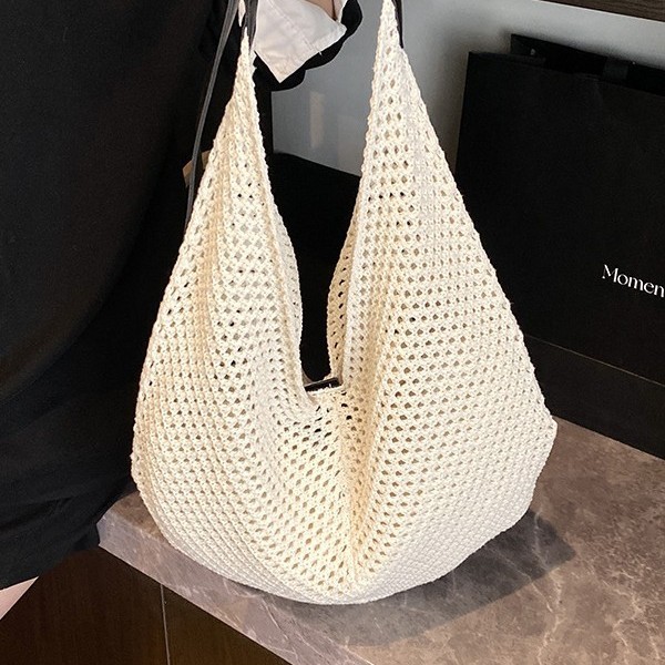 A new large-capacity, laid-back single-shoulder woven bag for women, a hollowed-out tote bag, and a beach vacation straw woven women's bag Specification drawing