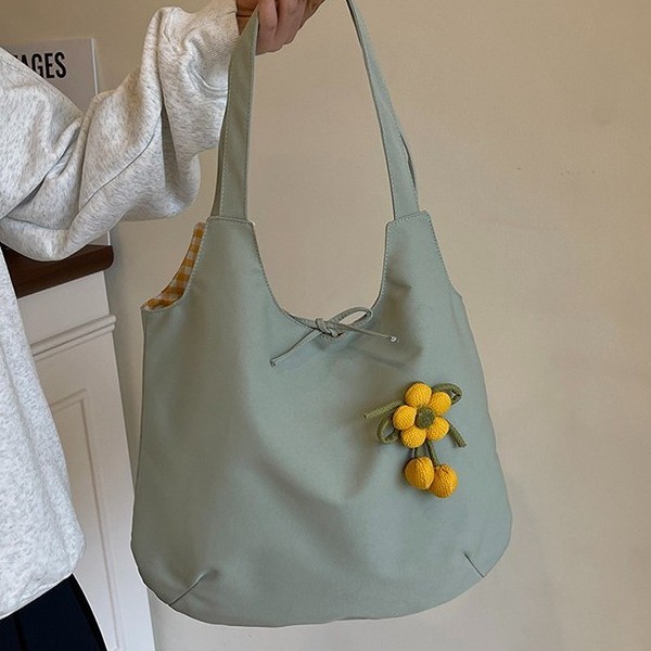 Fashionable and versatile tote bag, cool summer new style, cute little flower, large capacity sweet handbag, fresh shoulder bag Application Scenario