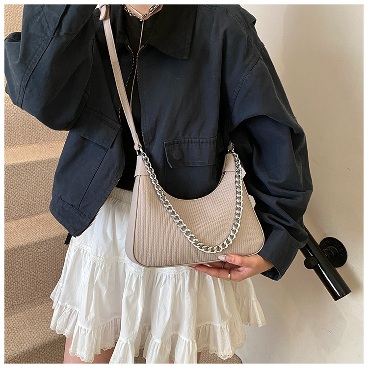 Trendy and fashionable chain hand-held underarm bag for women, 2025 new Korean version, stylish and high-end quality single-shoulder crossbody bag Specification drawing