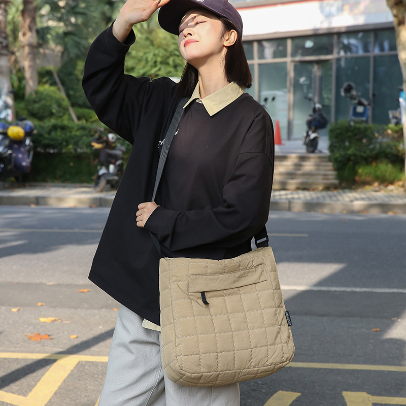 Autumn and winter new couple cotton-padded jackets, bags, women's large-capacity tote bag, versatile commuting single-shoulder bag, men's trendy crossbody bag details Picture
