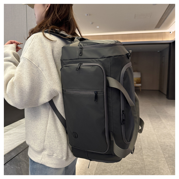 A multi-functional student storage luggage bag, a three-purpose short-distance double-back travel bag, and a dry-wet separated maternity bag full figure