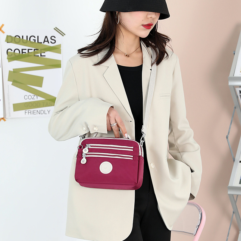 The 2025 new women's fashion trend single-shoulder bag, Japanese minimalist color-blocking crossbody bag, nylon mobile phone coin purse Specification drawing