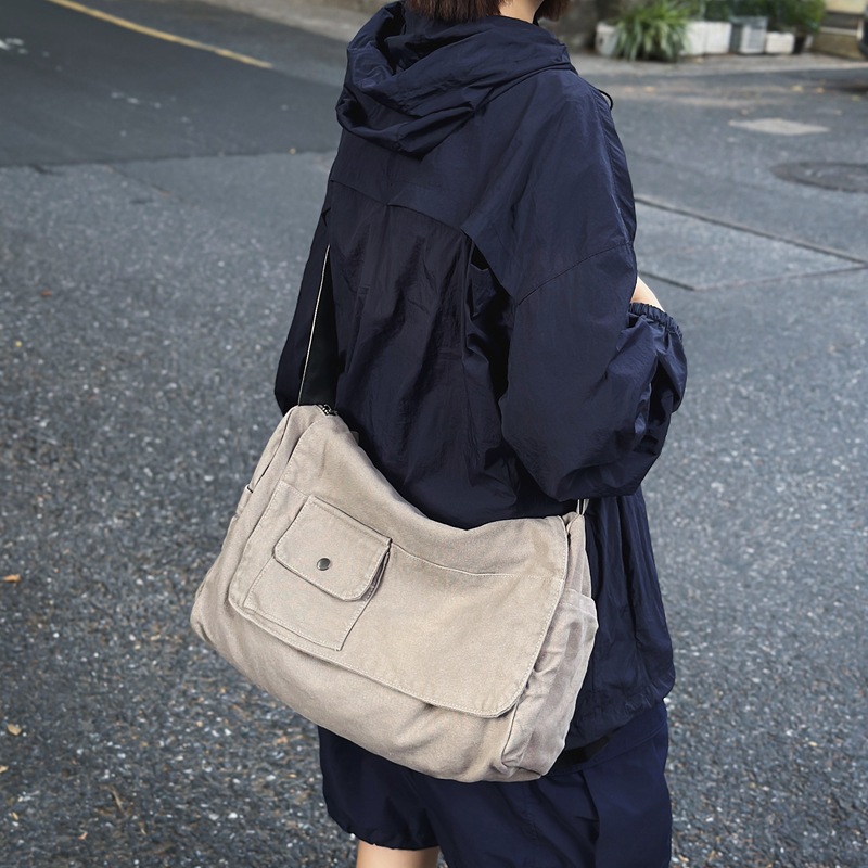 Japanese-style washed canvas bags for men and women, laid-back single-shoulder crossbody bags, artistic college student class bags, casual postman bags details Picture