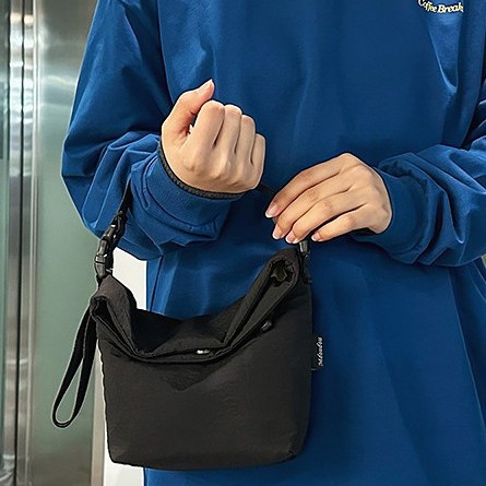 A new summer collection of simple, fashionable and multi-functional crossbody bags for both men and women, casual and lightweight single-shoulder bags, and small outdoor bags Application Scenario