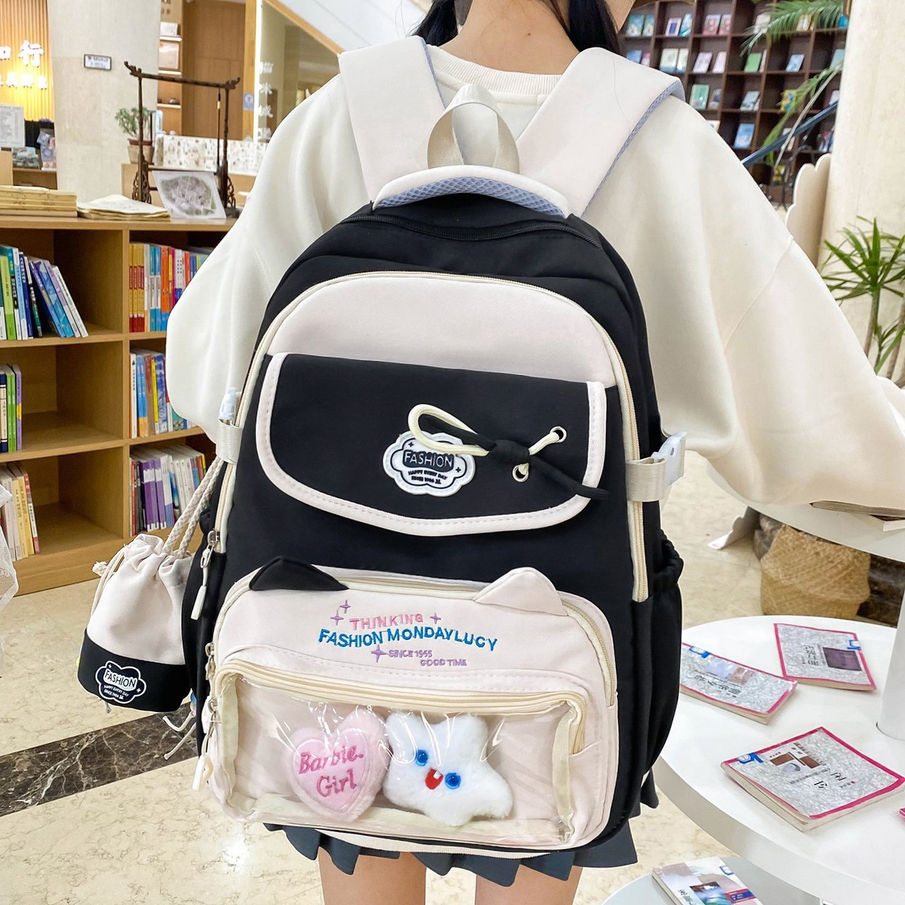 Cute cat, fresh and cute, large-capacity schoolbag for junior high school students, backpack for senior high school students, schoolbag with a college style and a girlish look Application Scenario