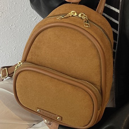 Fashionable and stylish mini backpack for women 2024 New style, a versatile and casual travel small backpack Application Scenario