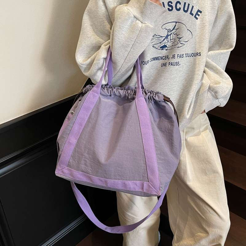 Large-capacity student commuting crossbody bag, simple and versatile female dopamine tote bag, drawstring design crossbody bag Specification drawing