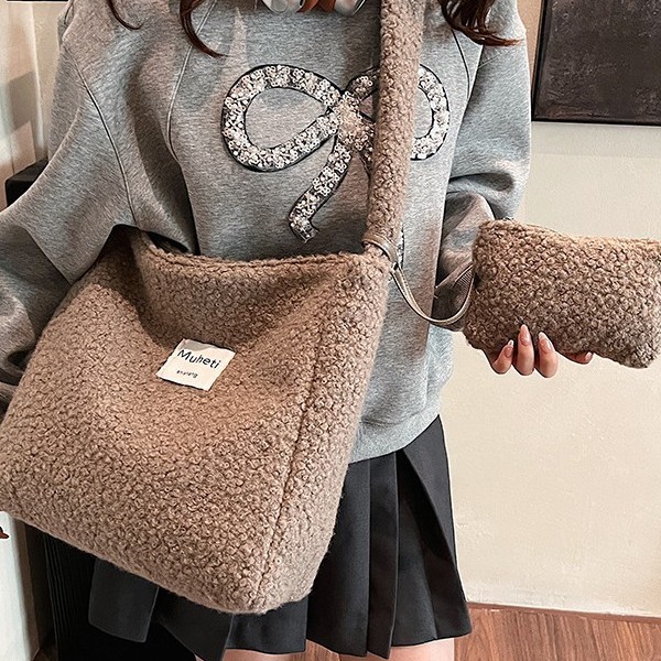 Winter Instagram trendy woolen and plush tote bag for women 2024 New style, fashionable and casual, large-capacity single-shoulder crossbody women's bag details Picture
