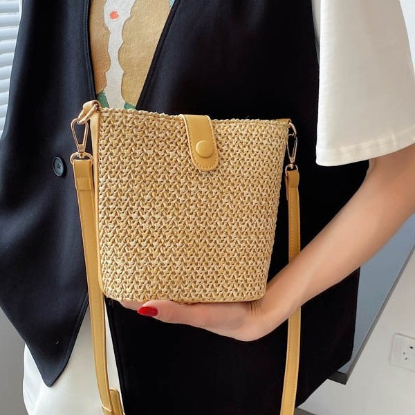 Spring and summer straw-woven women's bags 2025 new, niche, fashionable and versatile crossbody bags, trendy and casual bucket bags full figure