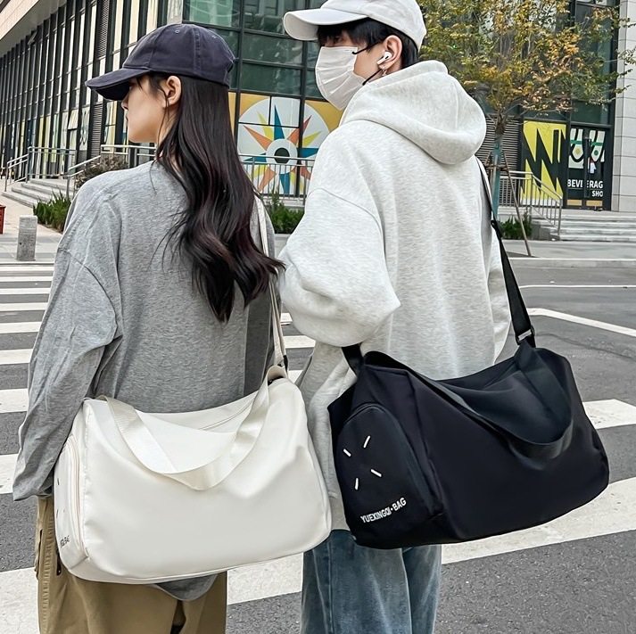 Trendy Japanese crossbody bag for men, large capacity, simple travel luggage bag, sports and fitness bag for women full figure
