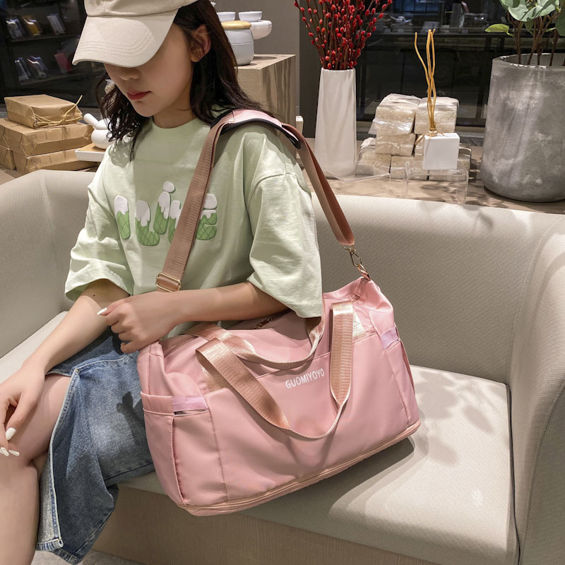 Stylish travel bag, Korean-style lightweight large-capacity handbag, simple short-distance travel luggage bag, sports and fitness bag Application Scenario